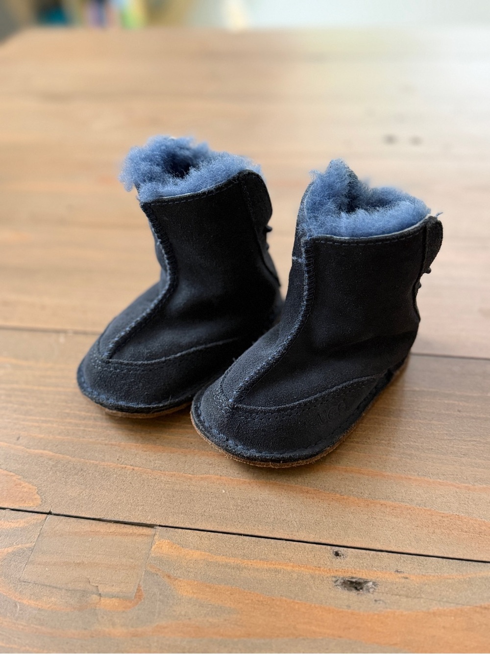 Like New UGG Navy Boo Suede Baby Booties with Blue Shearling Lining - 0-6 Months